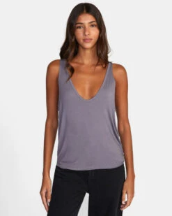 RVCA WOMEN'S MINTED TANK TOP (EX) -Azure Muse Store w9021rmi rvca2Cw sha frt1 26045.1694015557